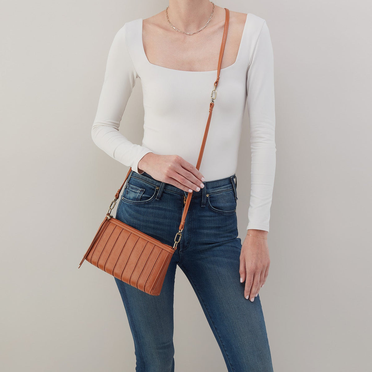 HOBO Great Value - Darcy Crossbody In Smooth Leather - Burnished Caramel