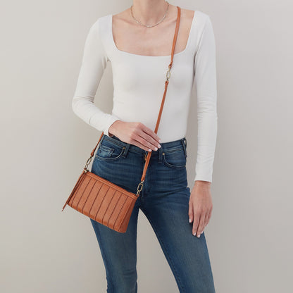 HOBO Great Value - Darcy Crossbody In Smooth Leather - Burnished Caramel