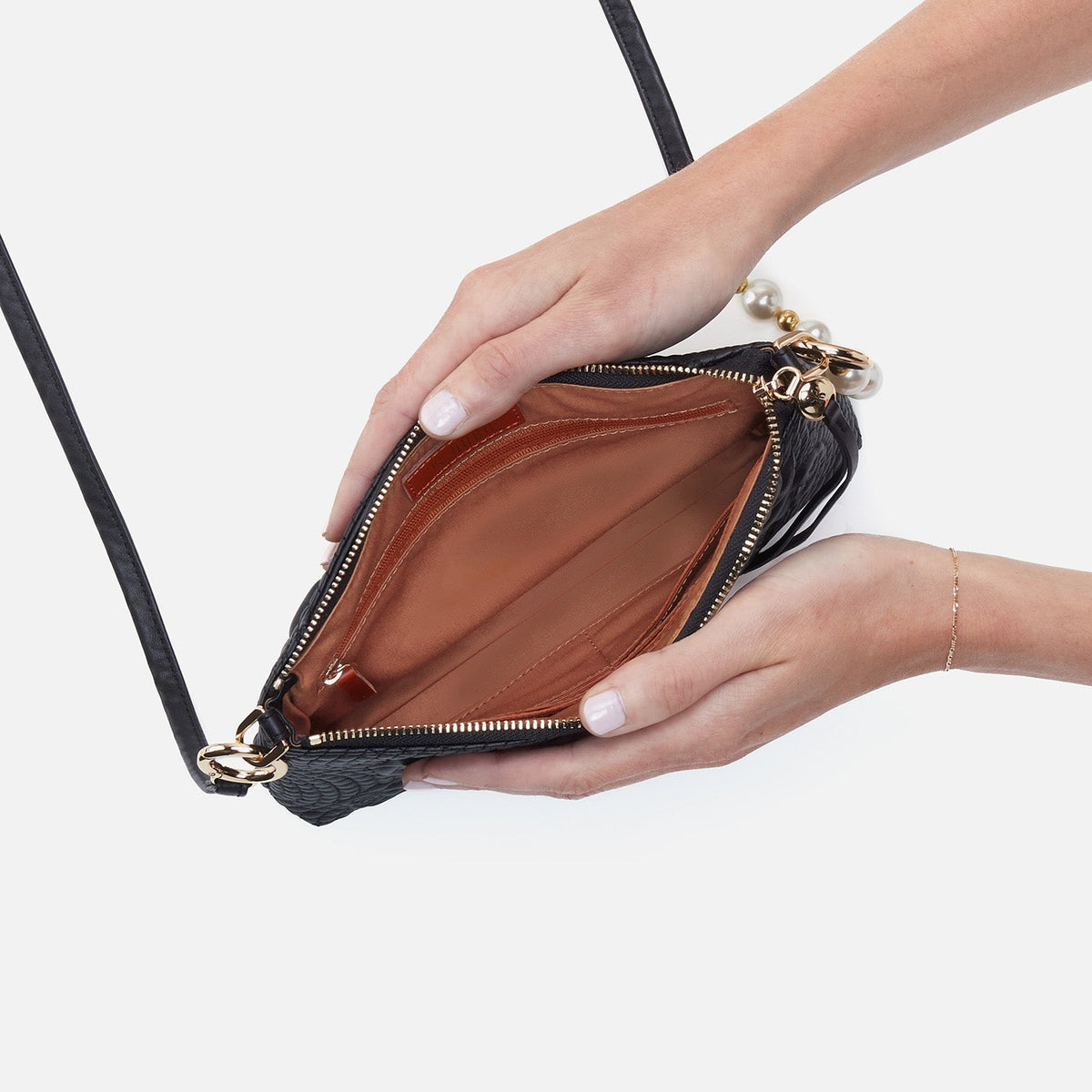 HOBO New - Darcy Crossbody In Smooth Leather - Black