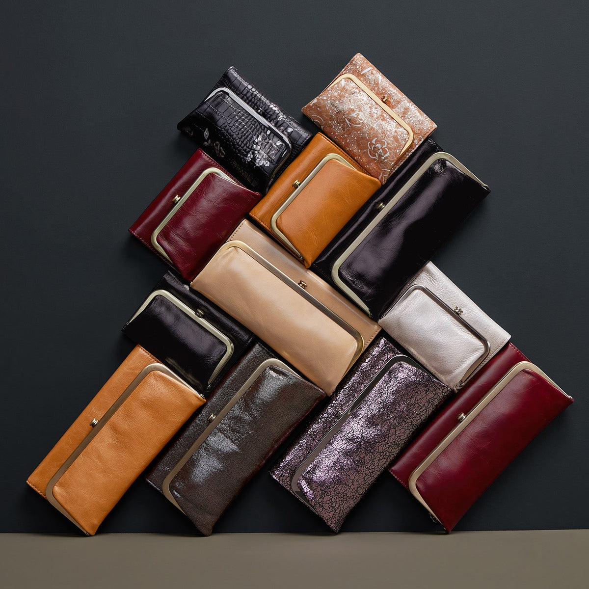 HOBO Great Value - Robin Compact Wallet In Printed Leather - Gilded Petals