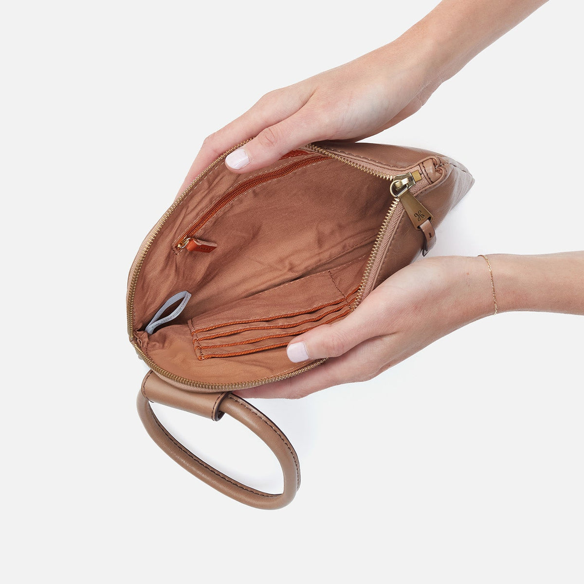 HOBO Everyday - Sable Wristlet In Polished Leather - Cashmere