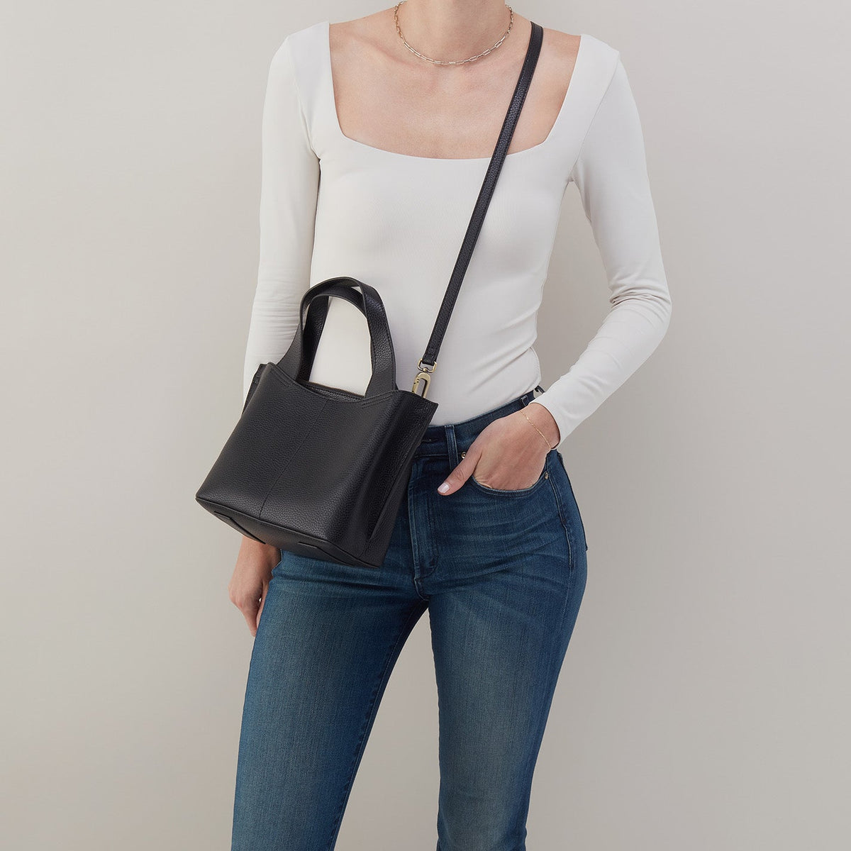 HOBO Popular - Vida Small Tote in Micro Pebbled Leather - Black
