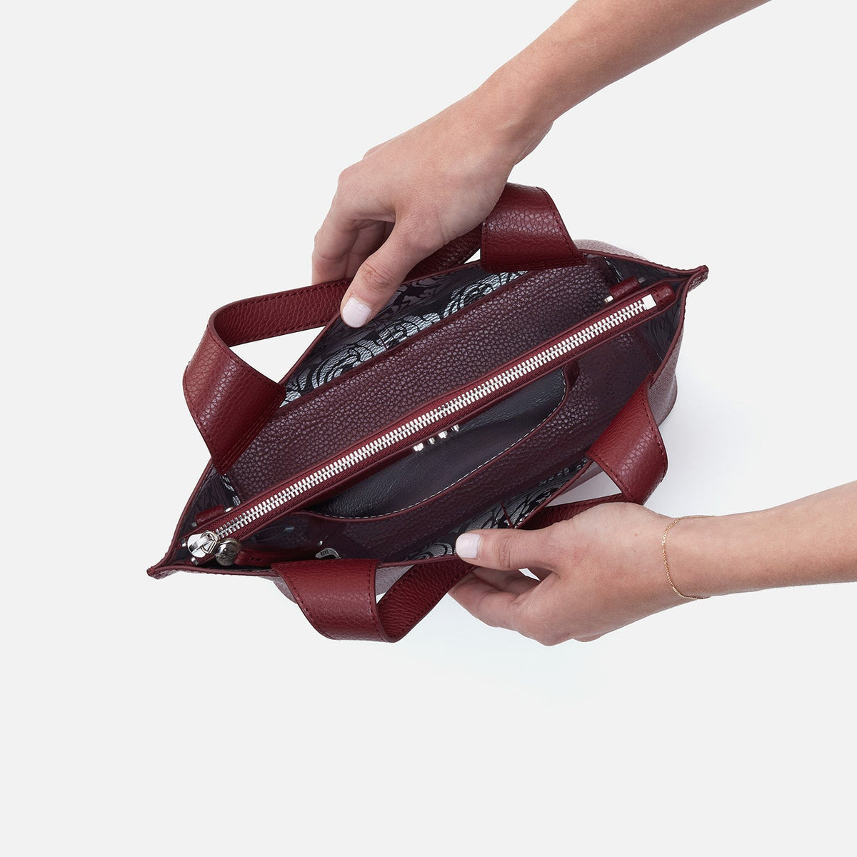 HOBO Signature - Vida Small Tote In Micro Pebbled Leather - Port