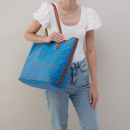 HOBO Exclusive - All That Tote Large In Coated Canvas - Blue Journey Bandana