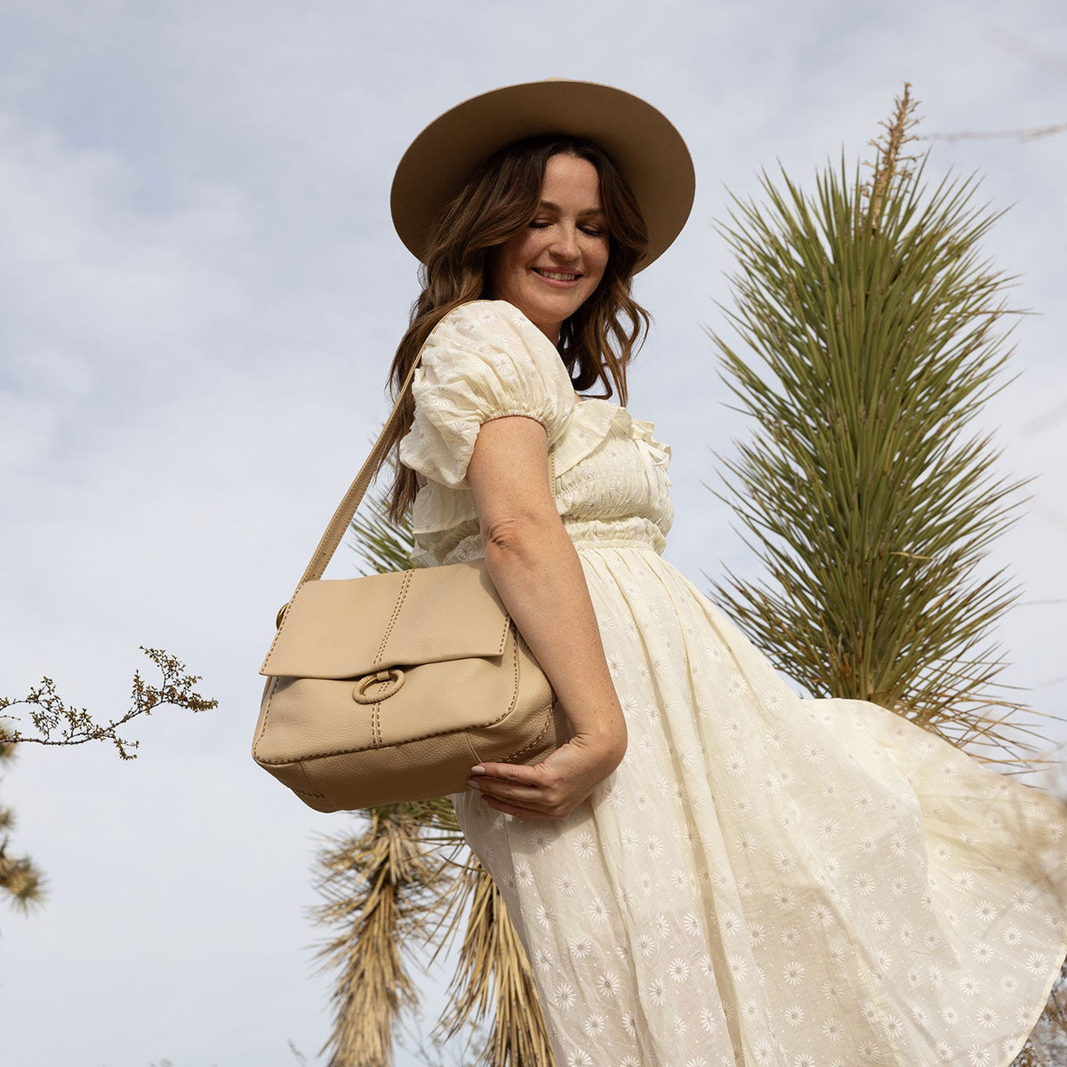 HOBO Deals - Austin Shoulder Bag In Pebbled Leather - Linen