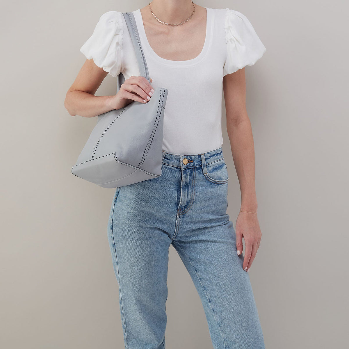HOBO Featured - Austin Tote In Pebbled Leather - Blue Pearl