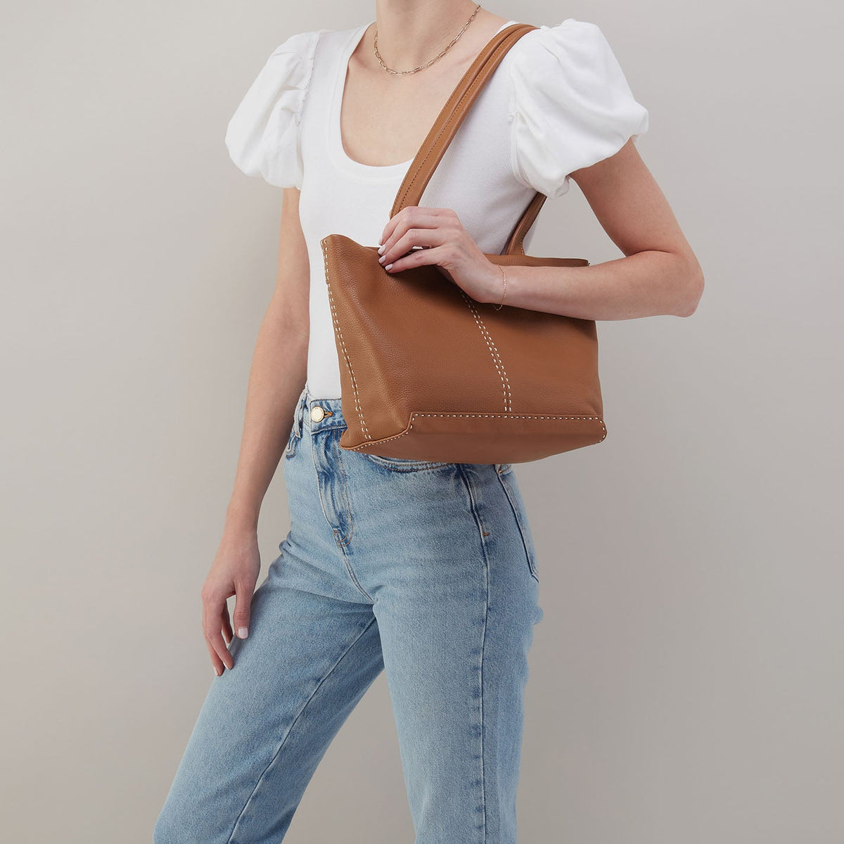 HOBO Special Offer - Austin Tote In Pebbled Leather - Warm Honey