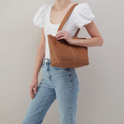 HOBO Special Offer - Austin Tote In Pebbled Leather - Warm Honey