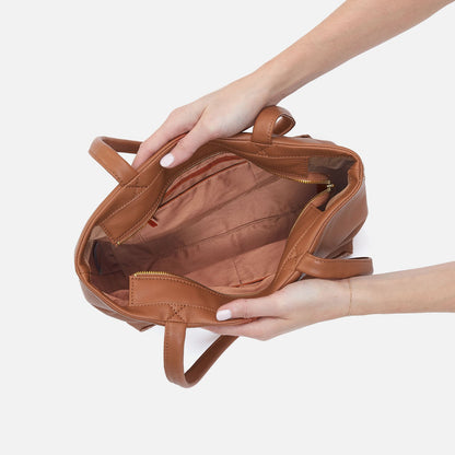 HOBO Special Offer - Austin Tote In Pebbled Leather - Warm Honey
