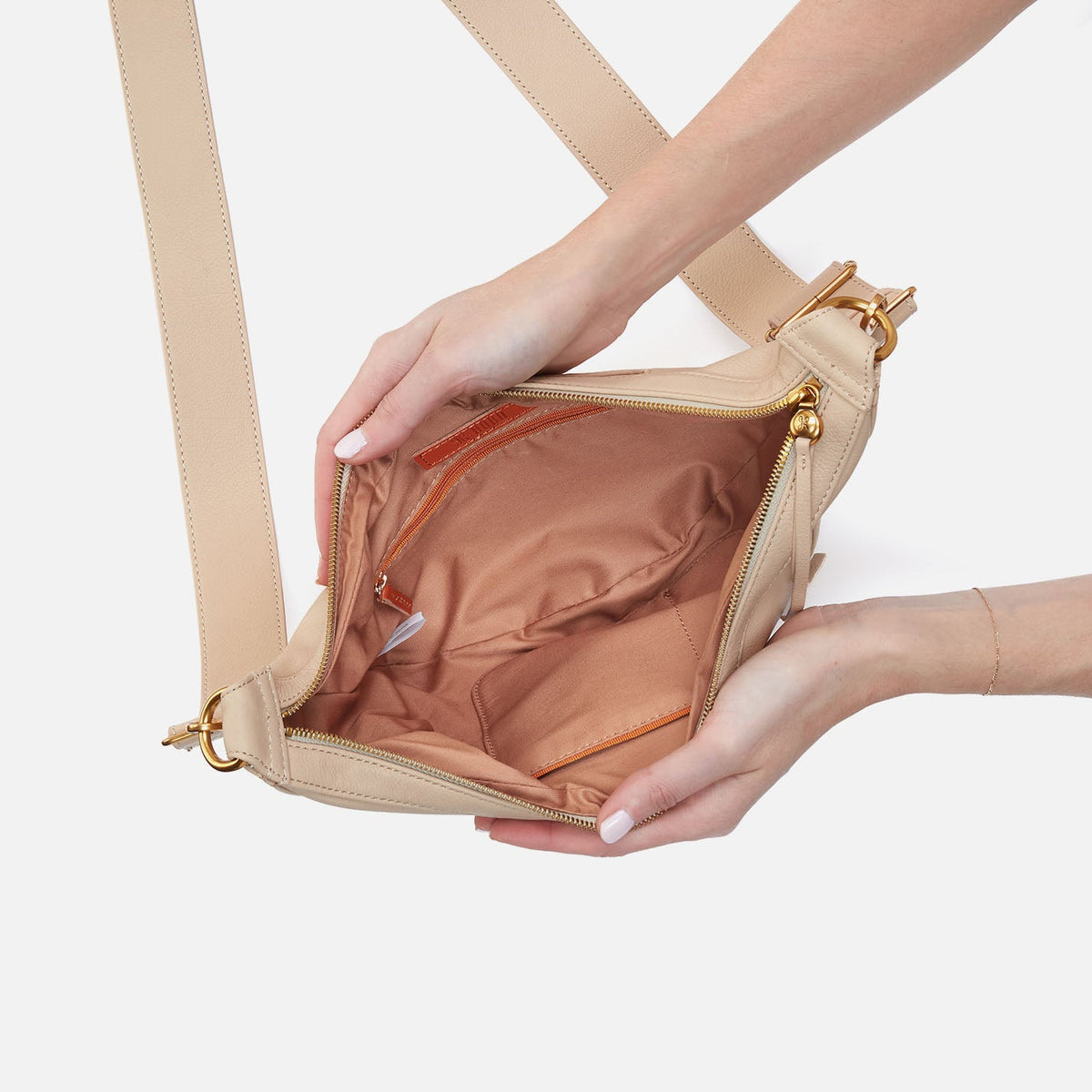 HOBO Quality - Carmen Sling In Pebbled Leather - Linen