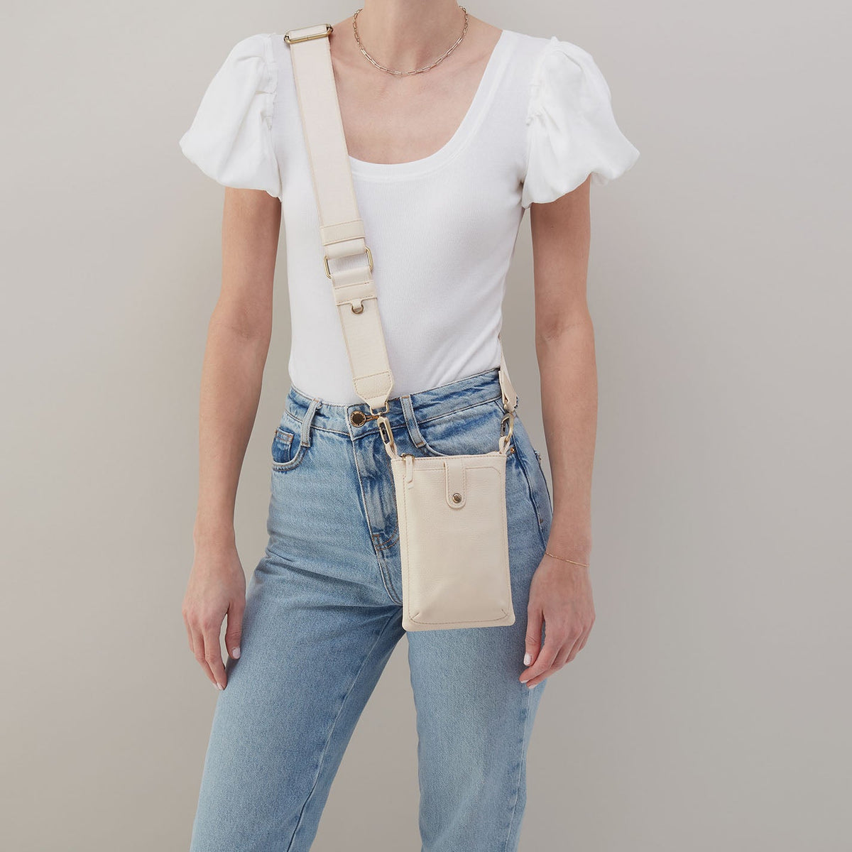 HOBO Signature - Cass Phone Crossbody In Pebbled Leather - Cream