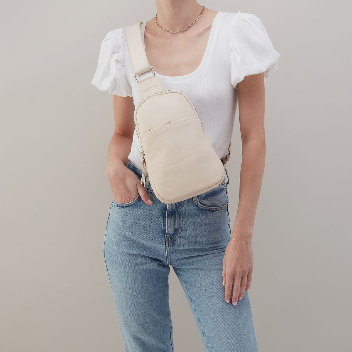 HOBO Hot Sale - Cass Sling In Pebbled Leather - Cream