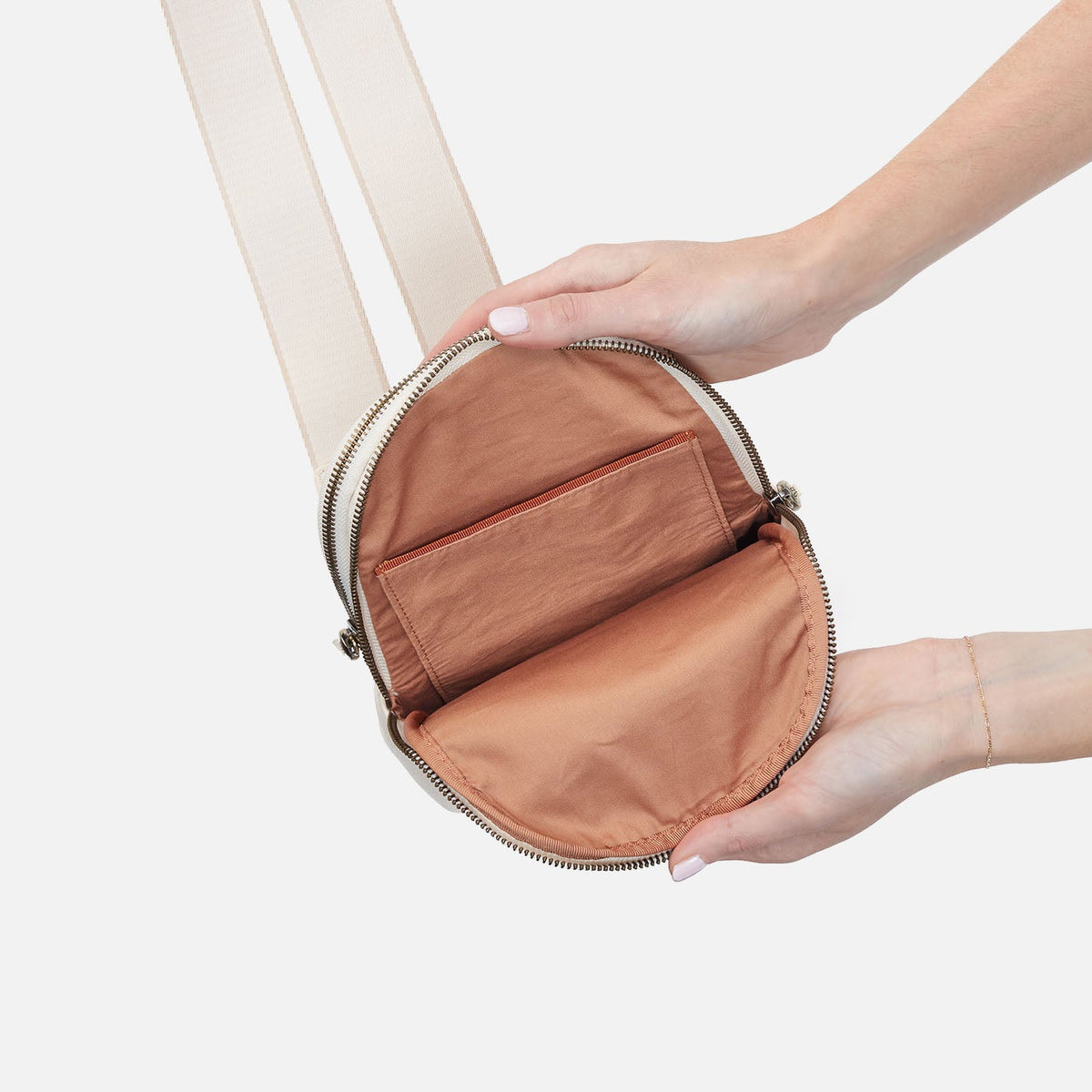 HOBO Hot Sale - Cass Sling In Pebbled Leather - Cream