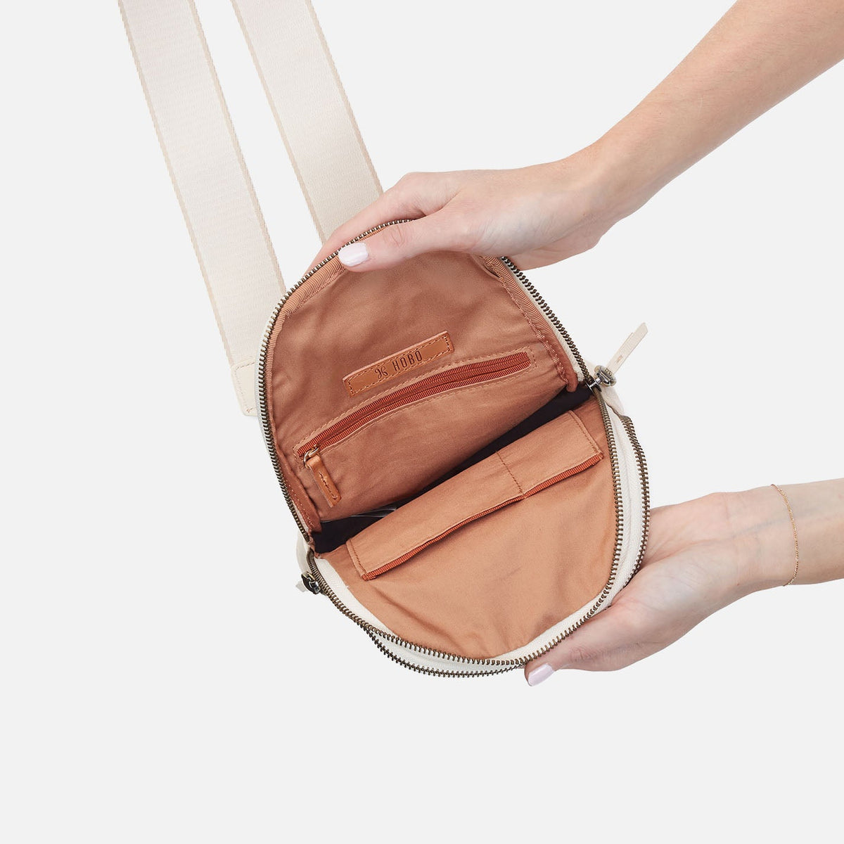 HOBO Hot Sale - Cass Sling In Pebbled Leather - Cream