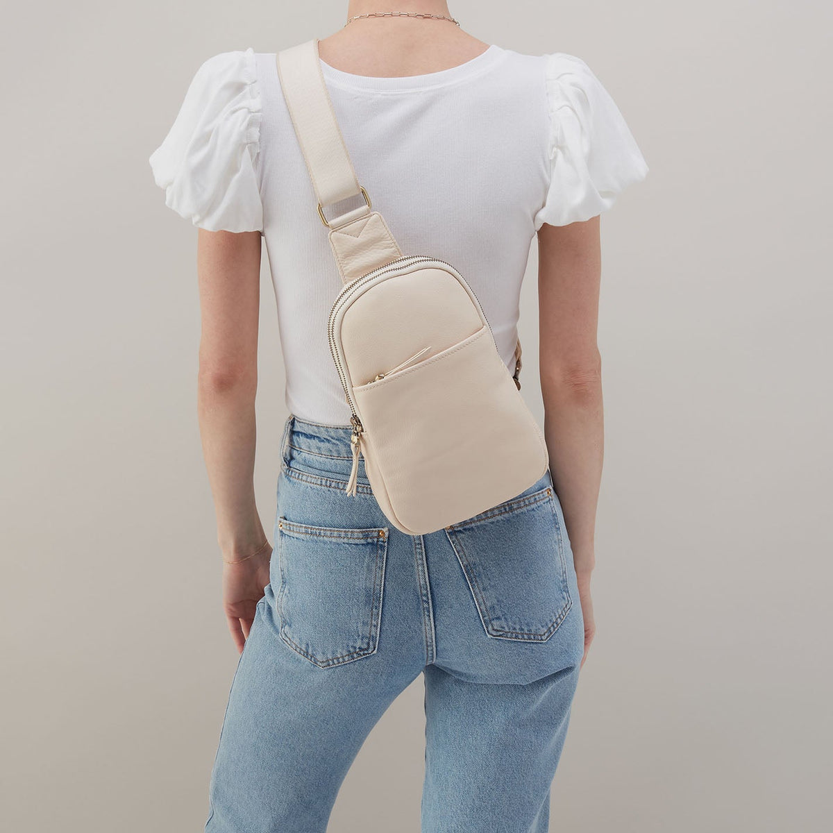 HOBO Hot Sale - Cass Sling In Pebbled Leather - Cream