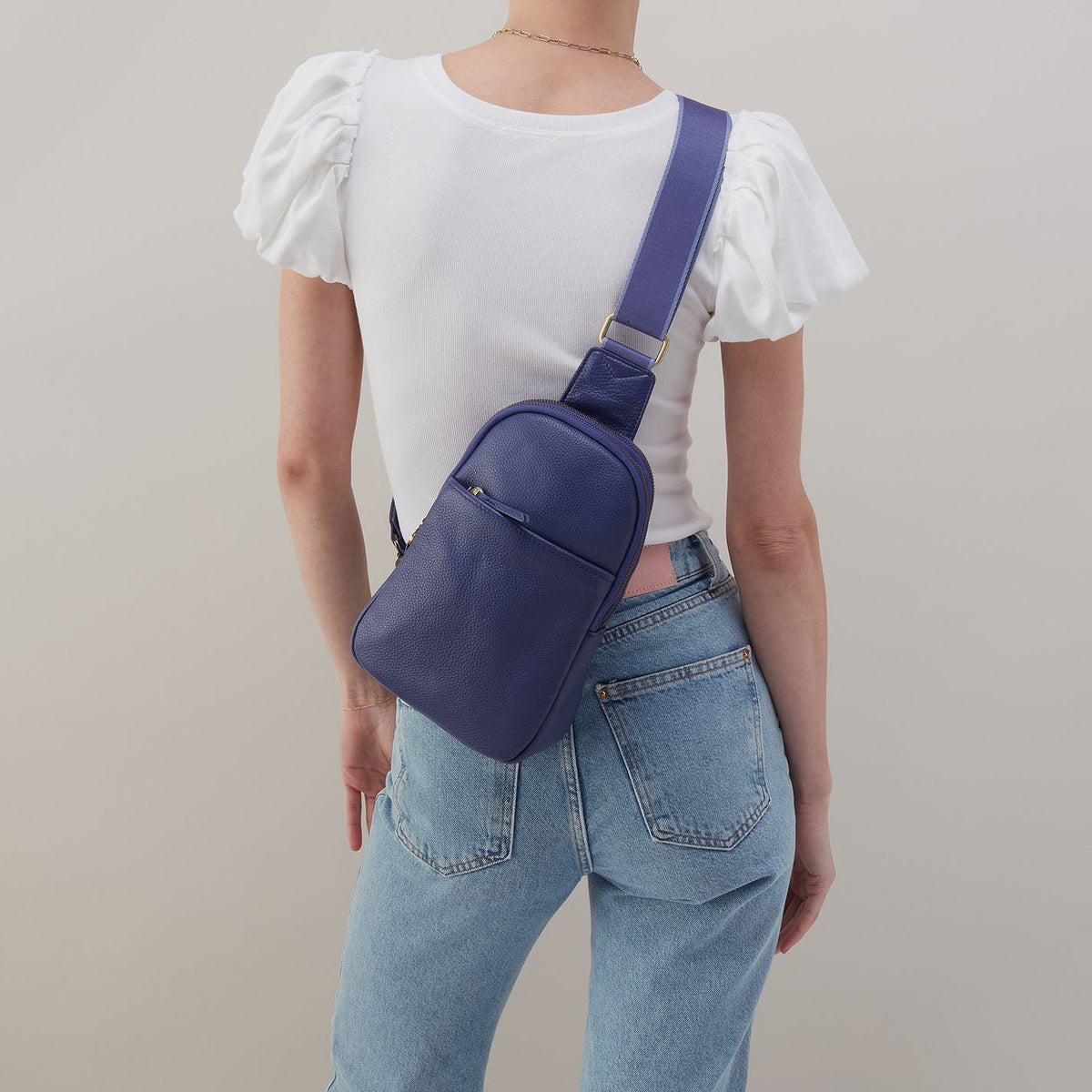 HOBO Quality - Cass Sling In Pebbled Leather - Dark Iris