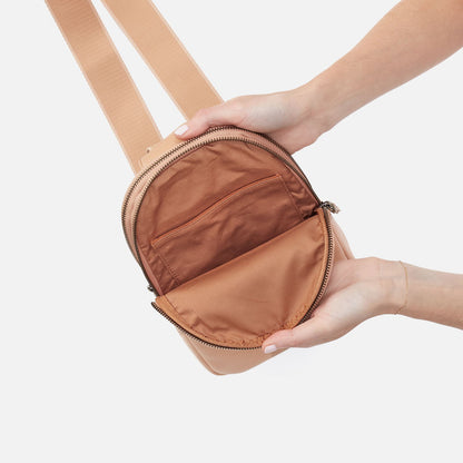 HOBO Quality - Cass Sling In Pebbled Leather - Porcini