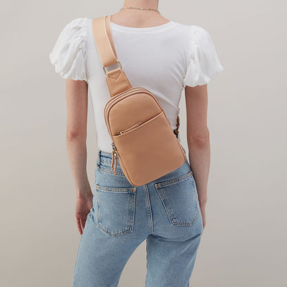 HOBO Quality - Cass Sling In Pebbled Leather - Porcini