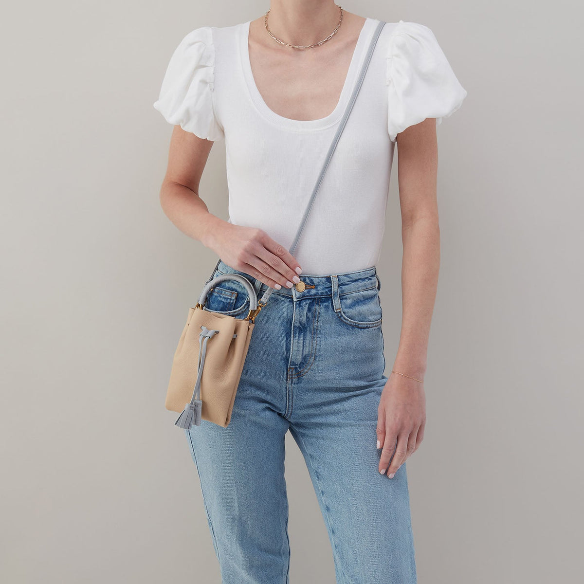 HOBO Premium - Eden Phone Crossbody In Pebbled Leather - Linen