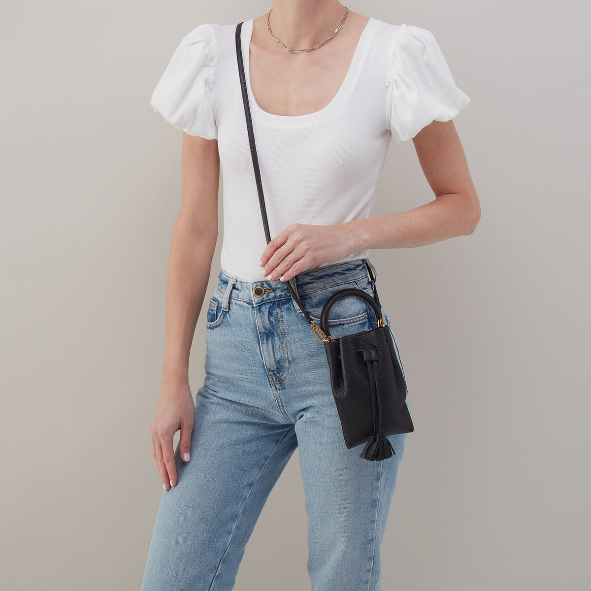 HOBO Great Value - Eden Phone Crossbody In Pebbled Leather - Black