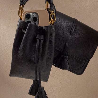 HOBO Great Value - Eden Phone Crossbody In Pebbled Leather - Black