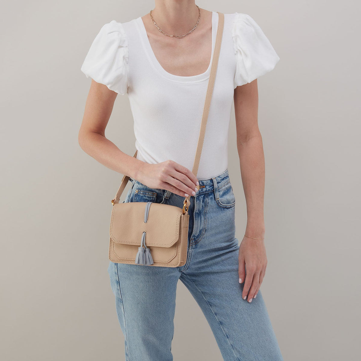 HOBO Recommended - Eden Small Crossbody In Pebbled Leather - Linen