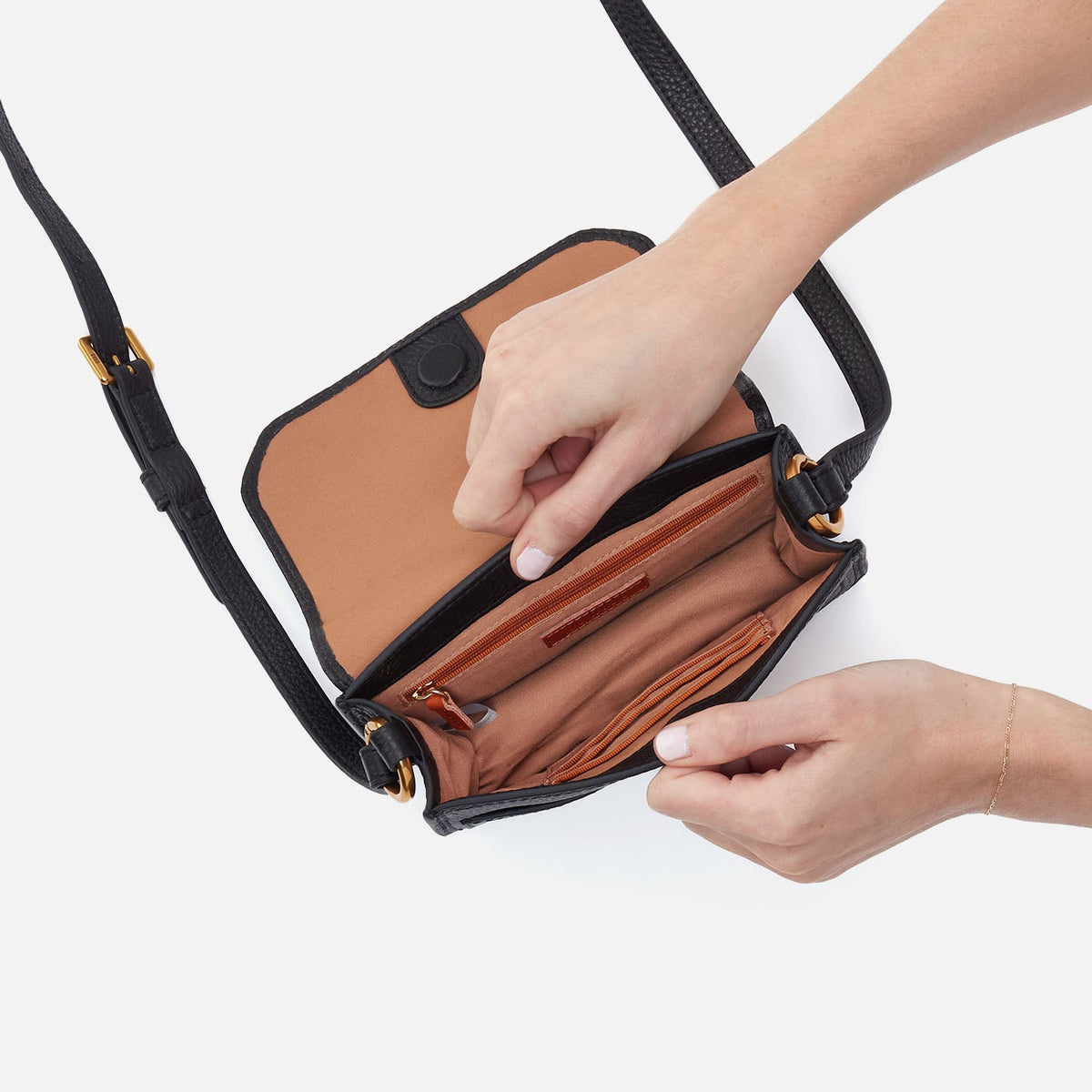 HOBO Recommended - Eden Small Crossbody In Pebbled Leather - Black