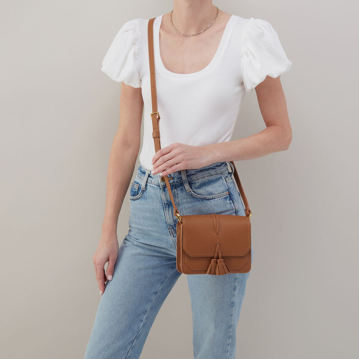 HOBO Quality - Eden Small Crossbody In Pebbled Leather - Warm Honey