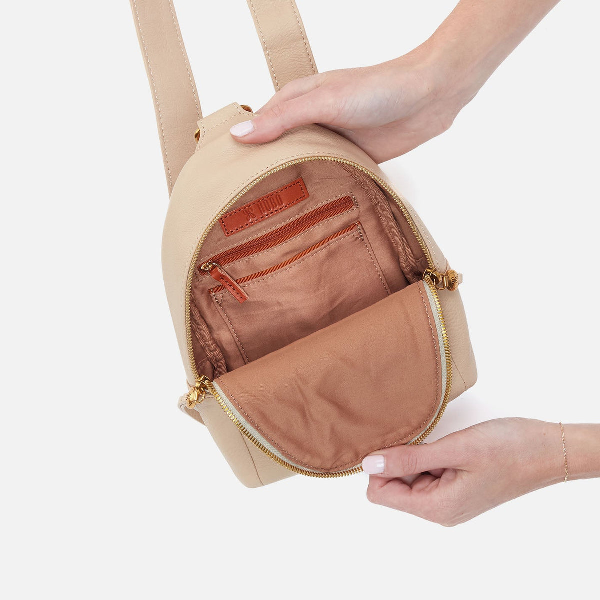 HOBO Best Seller - Fern Sling In Pebbled Leather - Linen