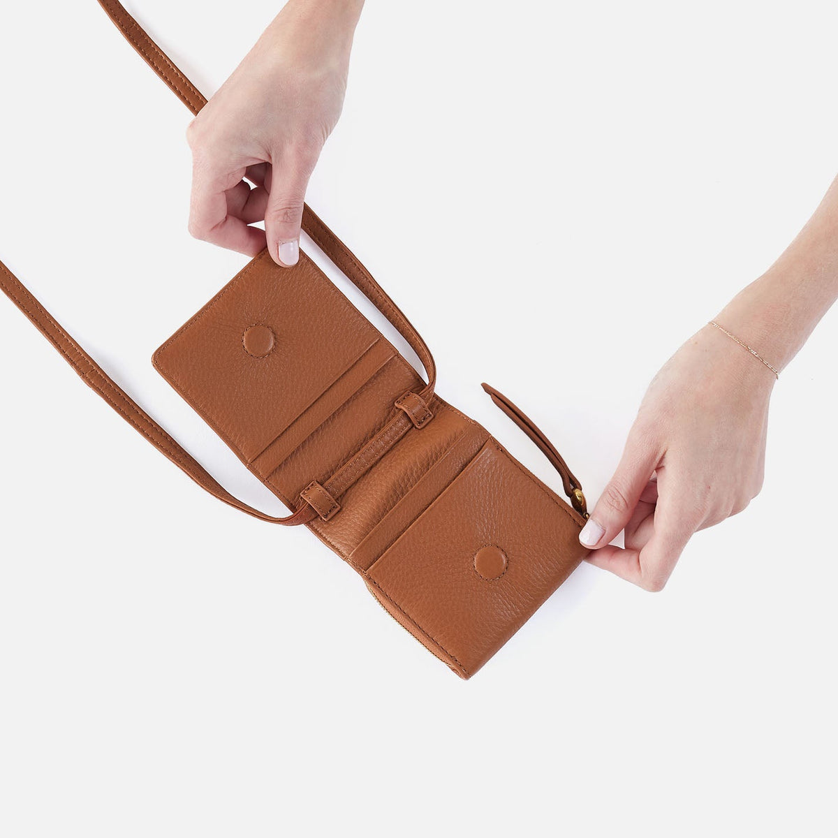 HOBO Trending - Fern Wallet Crossbody In Pebbled Leather - Warm Honey