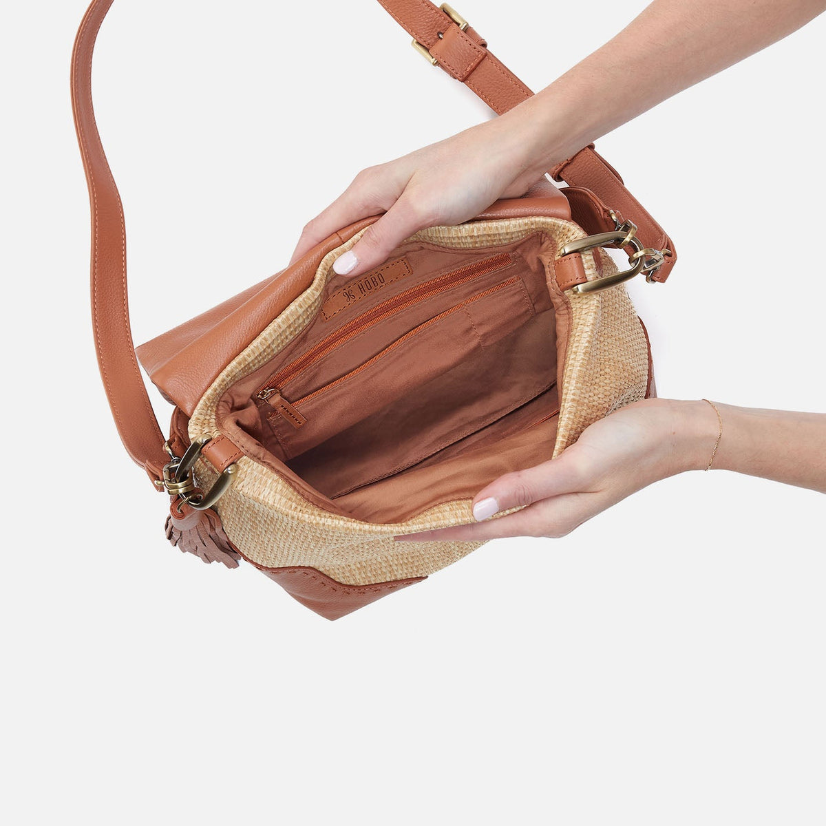 HOBO Great Value - Harley Convertible Shoulder Bag in Woven Straw - Natural Straw