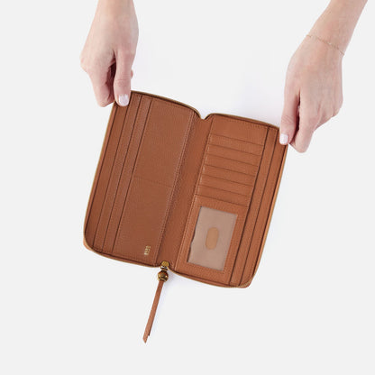 HOBO Great Value - Hart Large Wallet In Pebbled Leather - Warm Honey