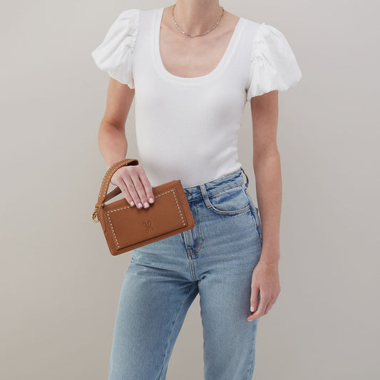 HOBO Classic - Hart Wristlet In Pebbled Leather - Warm Honey
