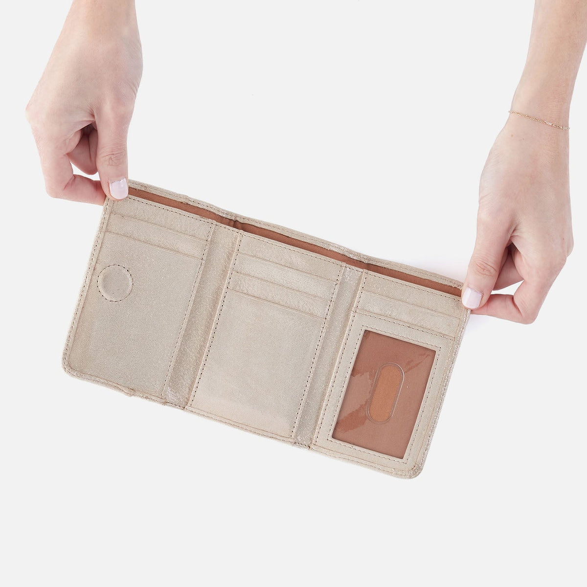 HOBO Trending - Jill Trifold Wallet In Metallic Leather - Sand Shimmer