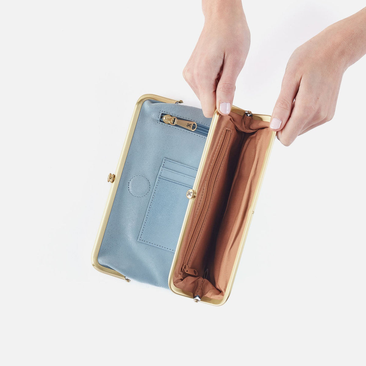 HOBO Smart Buy - Lauren Clutch-Wallet In Buffed Leather - Sky