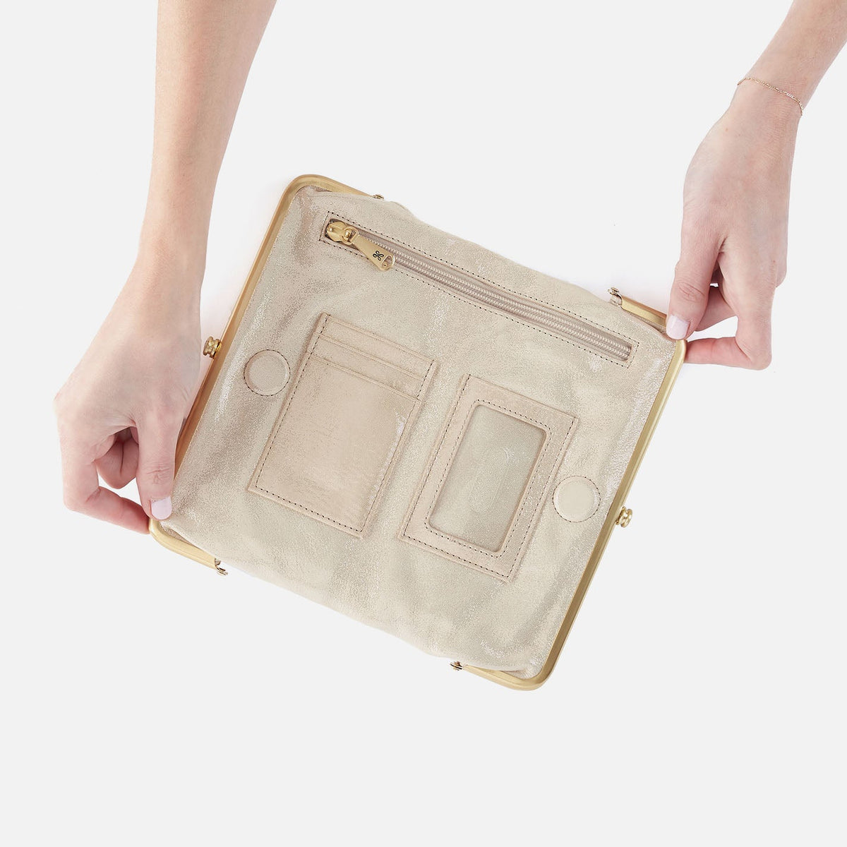 HOBO Classic - Lauren Clutch-Wallet In Metallic Leather - Sand Shimmer