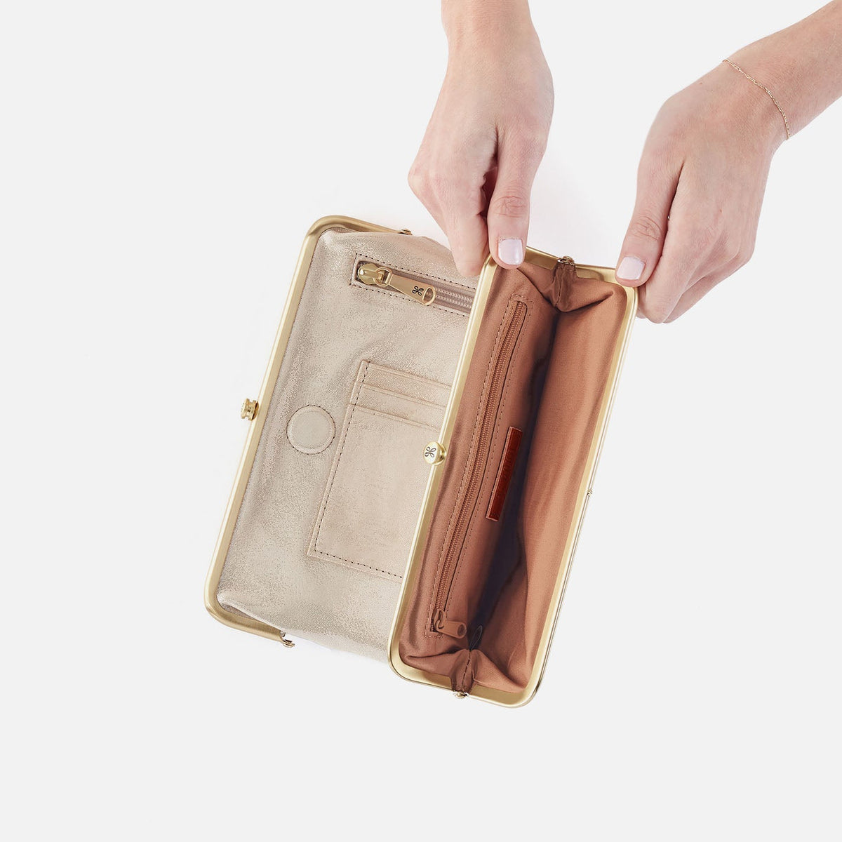 HOBO Classic - Lauren Clutch-Wallet In Metallic Leather - Sand Shimmer