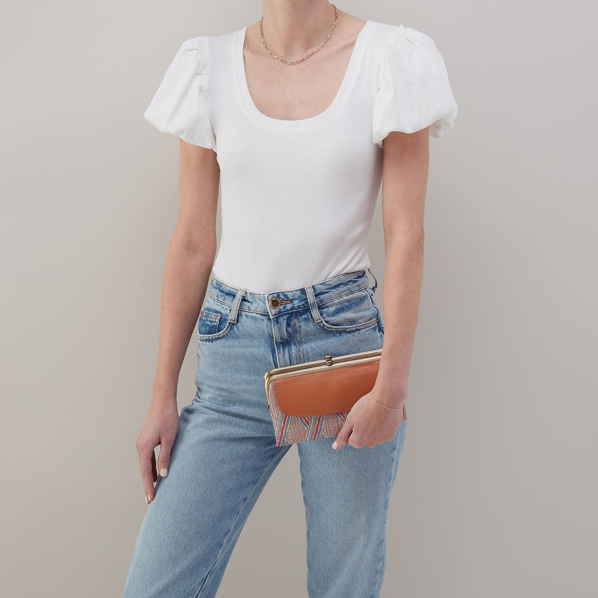 HOBO Essential - Lauren Clutch-Wallet In Multi Weave With Leather Trim - Sunset Raffia