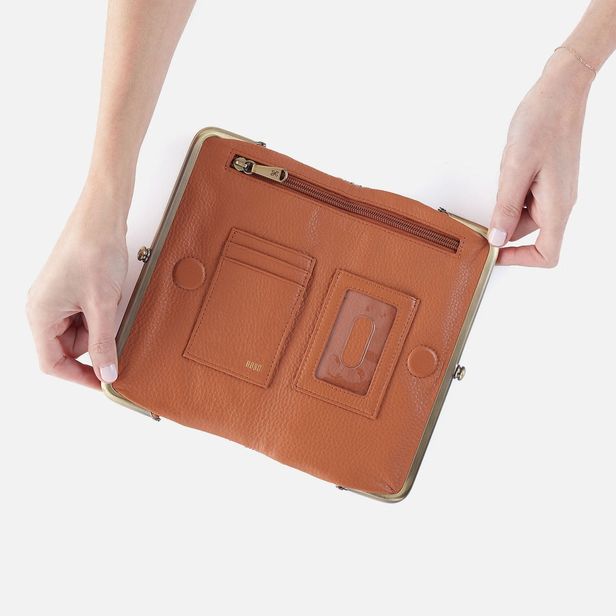 HOBO Essential - Lauren Clutch-Wallet In Multi Weave With Leather Trim - Sunset Raffia