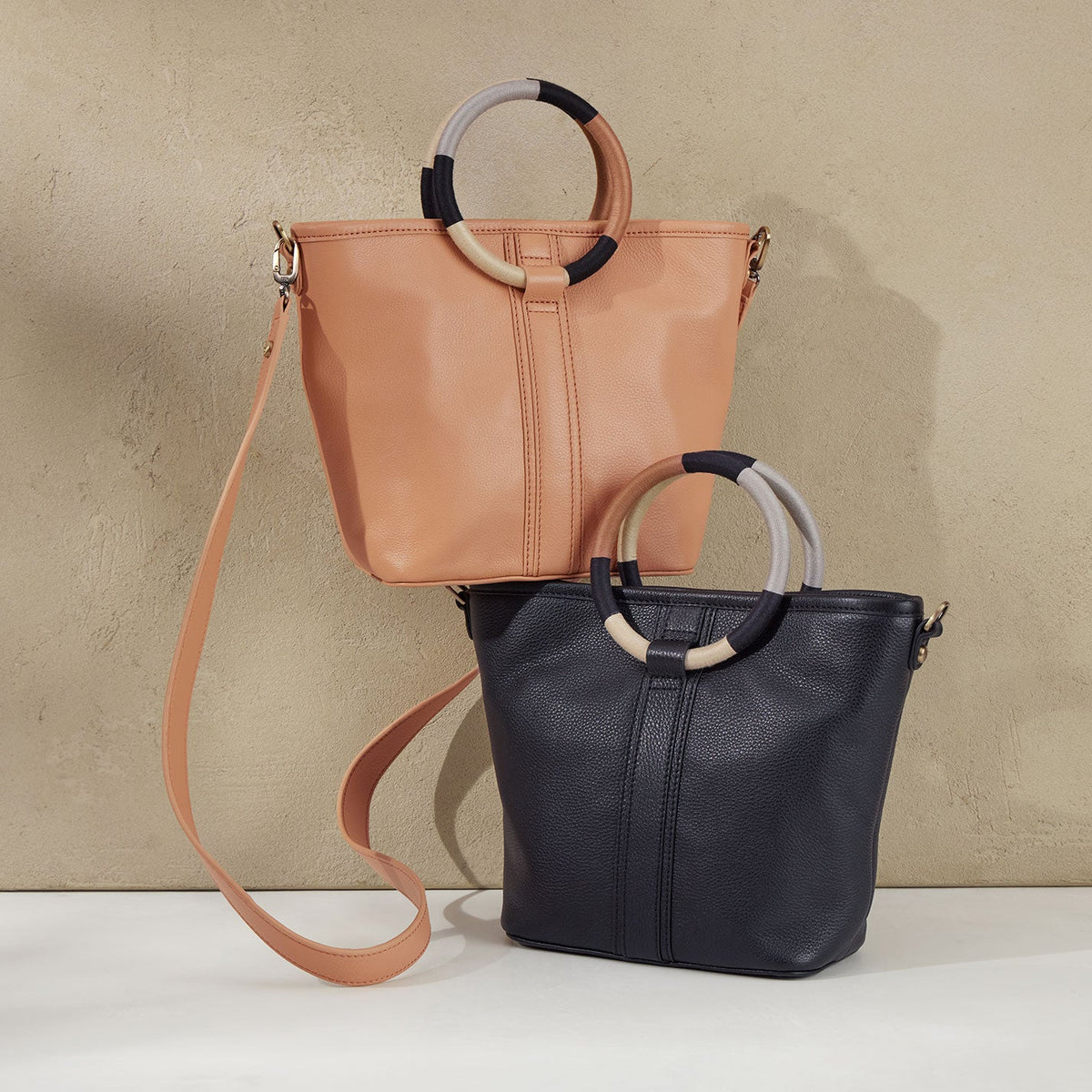 HOBO Hot Sale - Luna Small Tote In Pebbled Leather - Black