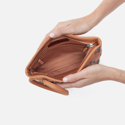 HOBO Sale - Maggie Clutch In Smooth Leather - Doe