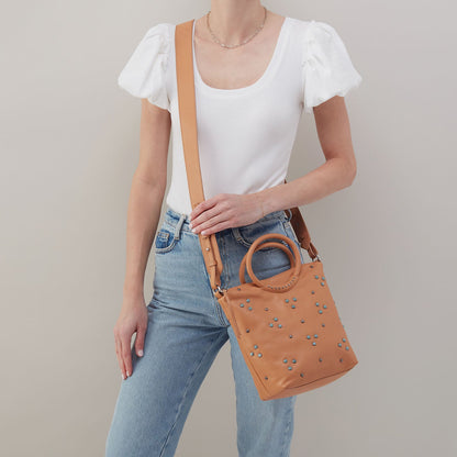 HOBO Featured - Maggie Crossbody In Smooth Leather - Doe