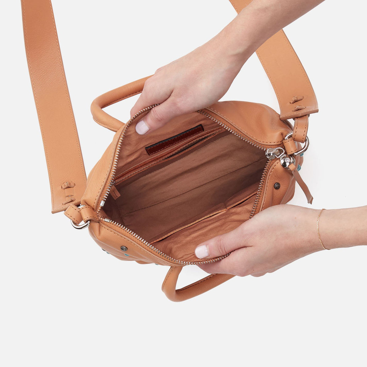 HOBO Featured - Maggie Crossbody In Smooth Leather - Doe