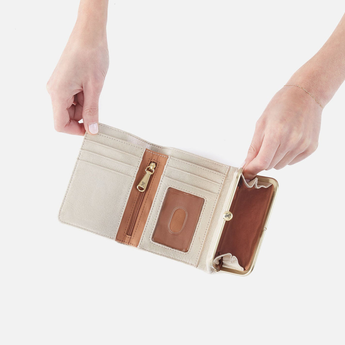 HOBO Great Value - Robin Compact Wallet In Metallic Leather - Sand Shimmer