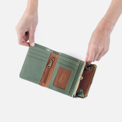 HOBO Essential - Robin Compact Wallet In Polished Leather - Jade