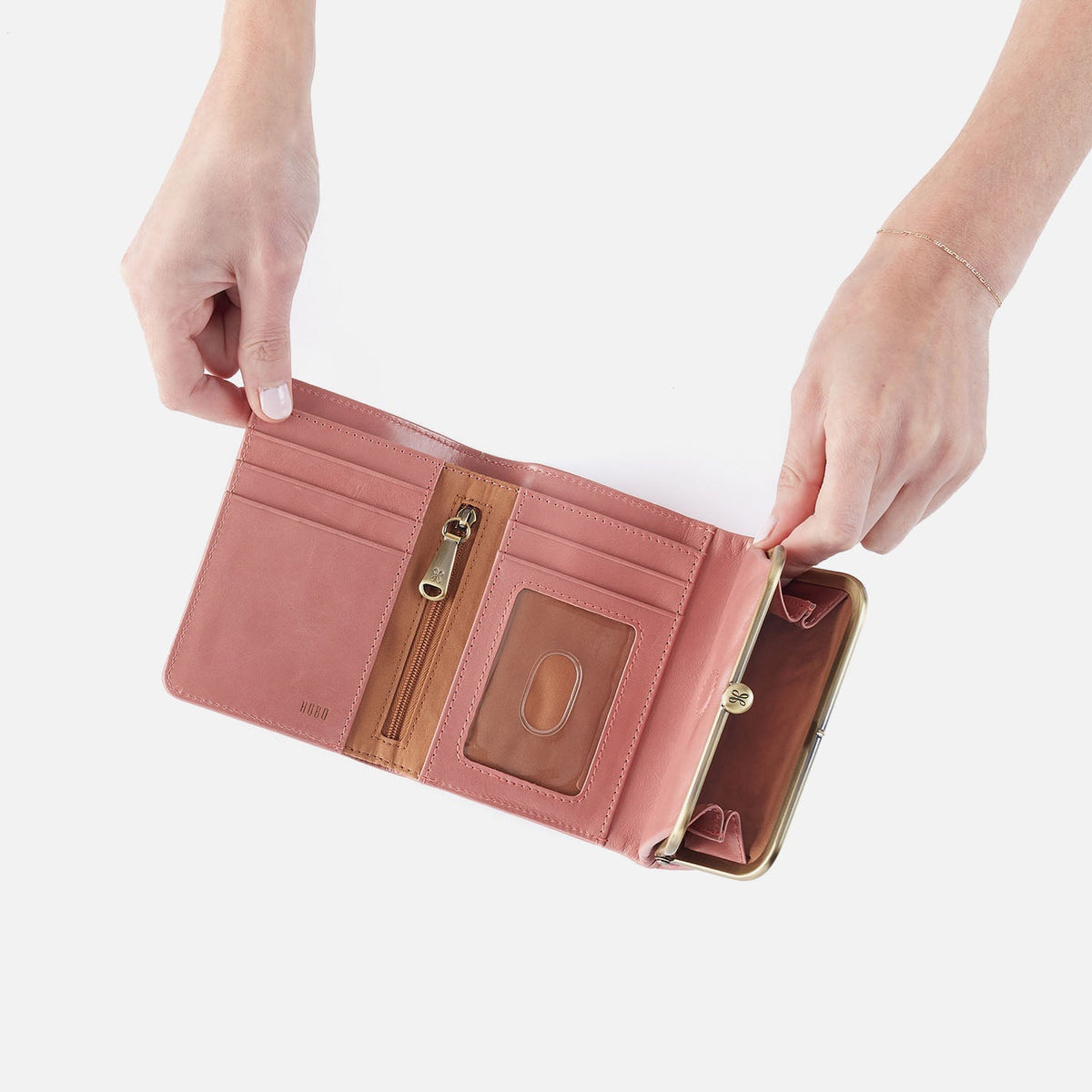 HOBO Value - Robin Compact Wallet In Polished Leather - Rose