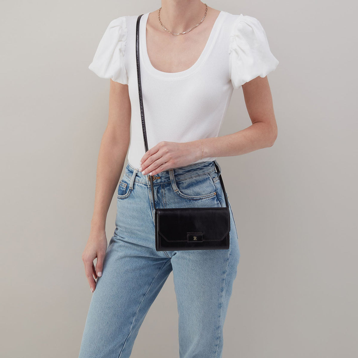 HOBO Signature - Romy Wallet Crossbody In Polished Leather - Black