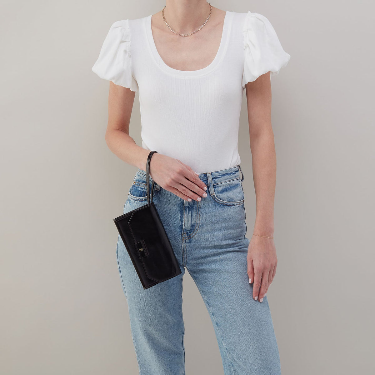 HOBO Signature - Romy Wallet Crossbody In Polished Leather - Black