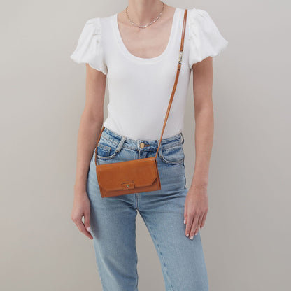 HOBO Featured - Romy Wallet Crossbody In Polished Leather - Truffle