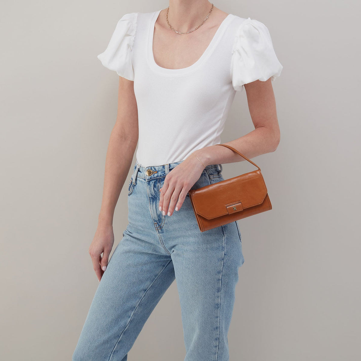 HOBO Featured - Romy Wallet Crossbody In Polished Leather - Truffle